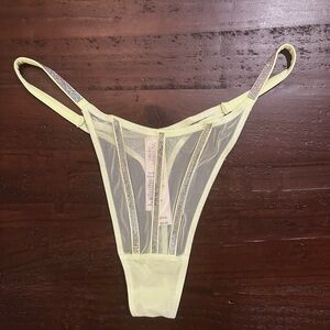 Victoria's Secret Shine Strap Thong Panties 💛🪩